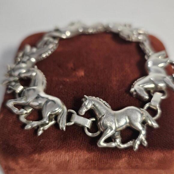 Jewelry - Beautiful Sterling Silver Carol Felley Horse Link Bracelet 7" 6 Horses. Vtg
